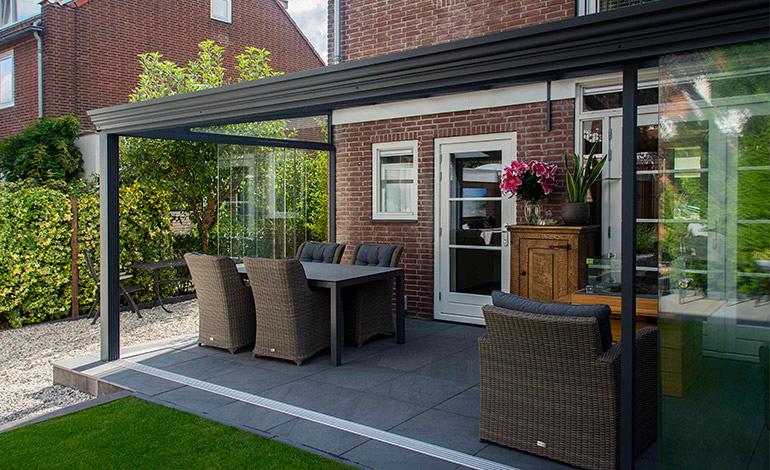 Zomerse buitenkamer